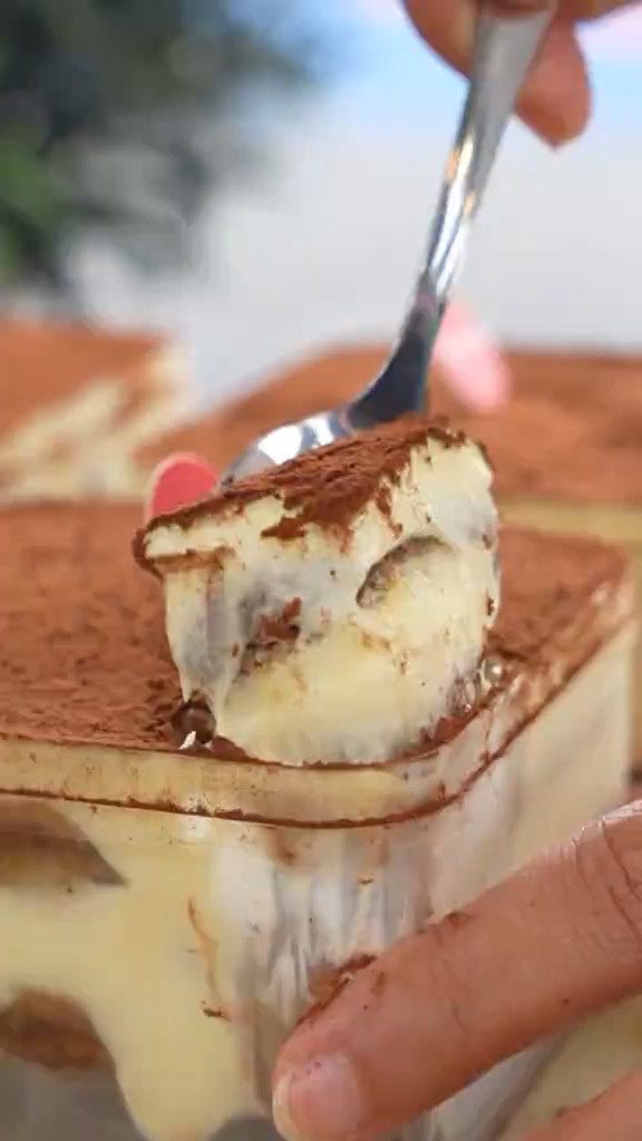 "Kau Bodoh Ek?" - Parents Takde Common Sense, Suap Toddler Tiramisu Yang Terang2 Ada Coffee!