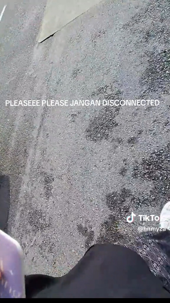 "Pleaseee Please Jangan Disconnected" - Wanita Naik Van RapidKL, Kena Tolak Duit!