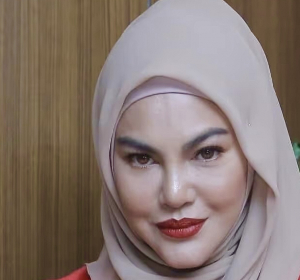 Umie Aida didenda imigresen New Zealand kerana sebiji epal