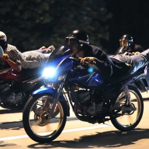 Pemandu Myvi Di Belasah Oleh Enam Samseng ‘Geng Motosikal’