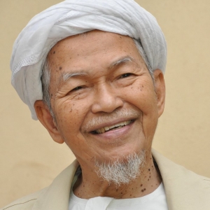 Biodata Yab Dato’ Bentara Setia Tuan Guru Haji Nik Abdul Aziz Nik Mat