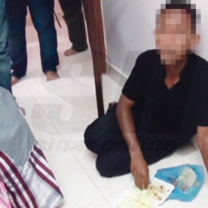 Ditangkap Basah Masih Sempat Makan Nasi Campur?