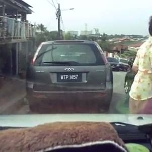 Seorang Nenek Diseret Peragut No Plat Palsu