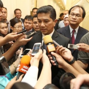 PAS, DAP jangan ego dan khianat rakyat- Azmin Ali