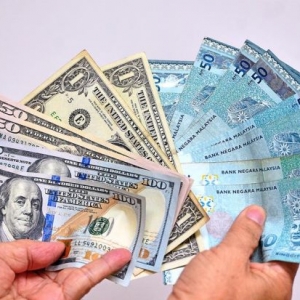 Ringgit Malaysia Berada Di Paras Terendah!