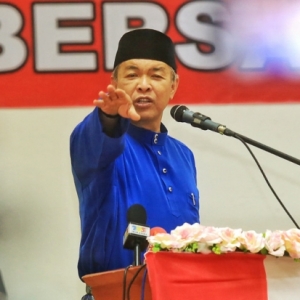 Saya Tak Akan Makan Babi Untuk Dapat Undi Kaum Cina - Zahid Hamidi