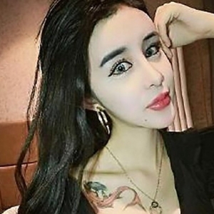 Lee, Dia Terlalu Cantik Untuk Dipandang