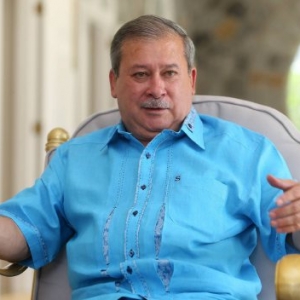 Amaran Keras Sultan Johor Buat Nazri Aziz