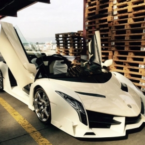 Wow! Hadiahkan Lamborghini Veneno Untuk Kekasih