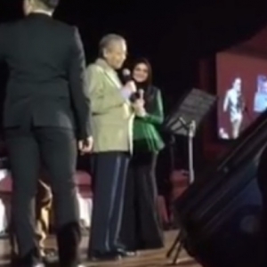 Video Viral: Siti Nurhaliza Berduet Dengan Tun M?