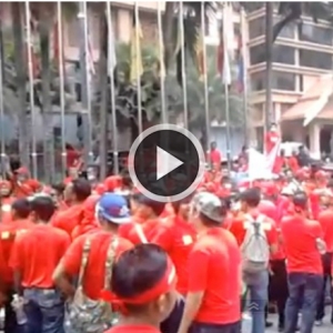 Video: Rakyat Berarak Di Jalan Conlay Dengan Sepanduk Dan Bendera