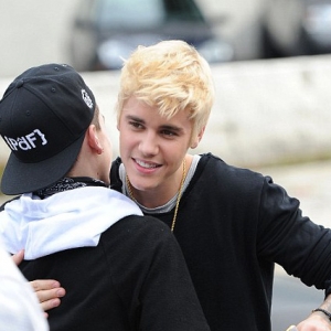 Rambut Baru Justin Bieber, Kelangit Ke Kelaut?