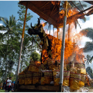 Upacara Ngaben Bagi Agama Hindu Di Bali Indonesia