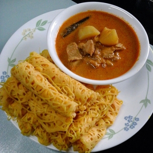 Roti Jala Dan Kari Ayam, Hidangan Santai Di Waktu Petang