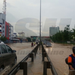 Lebuhraya Sungai Besi Banjir Lagi! Trafik Sesak teruk!