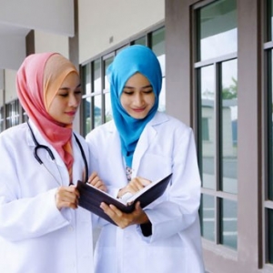 Lemah Bahasa Inggeris, 1,000 Graduan Gagal Jadi Doktor