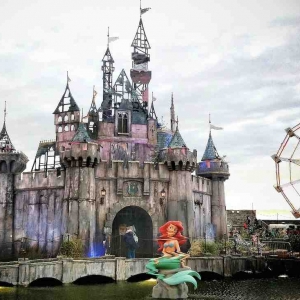 Dismaland, Taman Tema Ala Disney Versi Mengerikan!