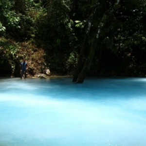 Tasik Ini Mendidih Dan Berasap, Namun Airnya Sejuk Bagai Ais