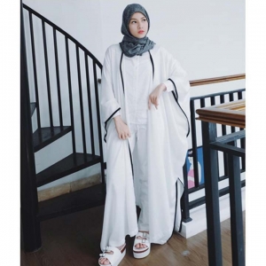 4 Hijab Style Monokrom Ala Natasha Rizki