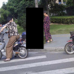 Lihat Bagaimana Nenek Ini Memperdayakan Penunggang Motosikal