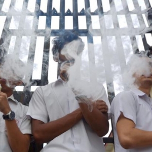 Apa Nak Dikata! Budak Darjah 5 Bebas Menghisap Vape!