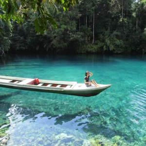 Keajaiban Air Dua Rasa di Danau Labuan Cermin