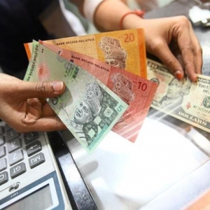 Ringgit Terus Turun Cecah 4.30 Kepada Dolar AS Minggu Depan