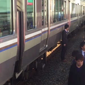 [Video] Lihat Bagaimana Orang Jepun Berdisiplin Ketika Keretapi  Terkandas