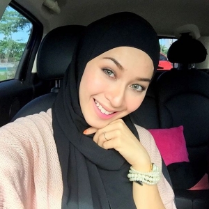 Tya, Isteri Shukri Yahya Cantik Berhijab