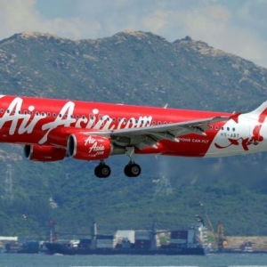 Pesawat Air Asia Pecah Tayar Ketika Mendarat Di Sibu