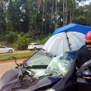 Guru Maut, Tayar Lori Terpelanting Hadapan Kereta