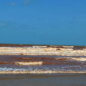 Pelik Tapi Nyata : Pantai Di Kuantan Bertukar Menjadi Merah!