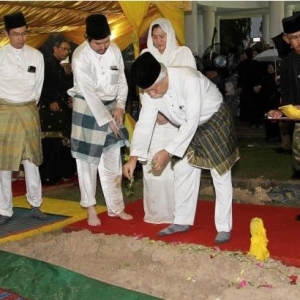 Jenazah Tunku Alif Hussein Selamat Dimakam