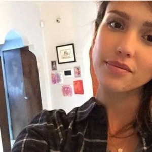 [SERAM]: Gambar Hantu Terakam Di Foto Selfie Jessica Alba