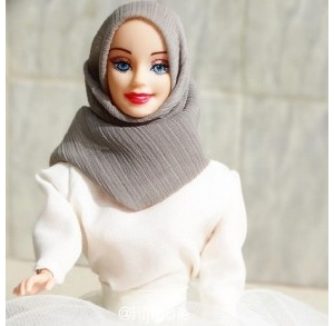 Viral Patung Barbie Berhijab Pertama Direka Khas