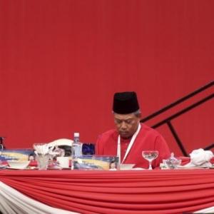 Muhyiddin Digantung Jawatan Dari UMNO Serta Merta