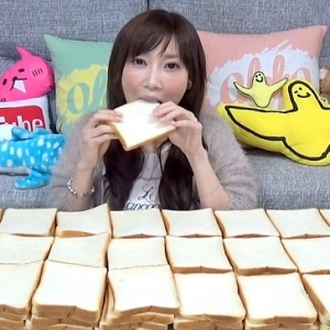 Youtuber Kuat Makan, Yuka Habiskan 100 Keping Roti Bersamaan 3.8 Kg
