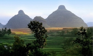 "Gunung Payudara" Zhenfeng Gunung Ajaib Di Dunia