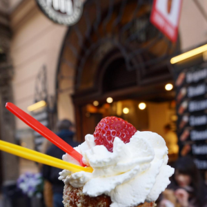 Cone Donut Berstrawberi Menggiurkan, Tapi Sayang Tiada Di Malaysia