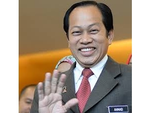 "Usaha Mahathir Tak Akan Berjaya" Kata Pengerusi Biro IT UMNO, Ahmad Maslan  ...