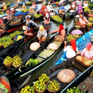 Pasar Terapung Muara Kuin Pasar Tradisi Indonesia