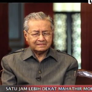 [VIDEO] Tun Dr Mahathir Sebak Dalam Temubual TV Indonesia