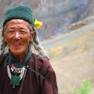 Pelik Dan Tak Sopan! Jelir Lidah Untuk 'Say Hello' Di Tibet Tapi...