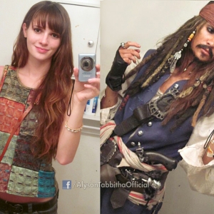 Hanya Solekan, Gadis Ini Jadi Kapten Jack Sparrow