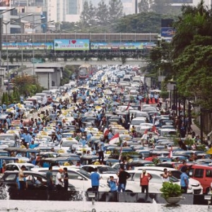 Ratusan Pemandu Teksi Tunjuk Perasaan