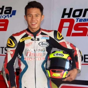 Pelumba MotoGP! Khairul Idham Elak Disembur Arak, Dipuji Netizen