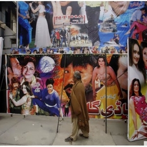 Panggung Wayang Khas Di Pakistan Sajikan Filem Lucah 3 Kali Sehari
