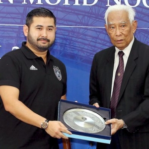 "Tinggalkanlah Jawatan Itu" - Bapa Bola Sepak Johor Sindir FAM