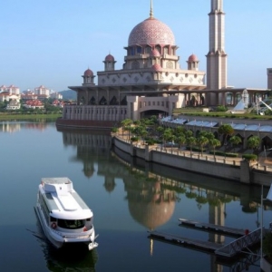 Mari Bercanda dan 'Cruise' Di Tasik Putrajaya