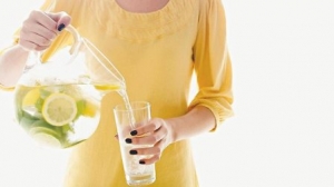 Awas! 3 Kesan Bahaya Jika Kerap Minum Air Detox Lemon